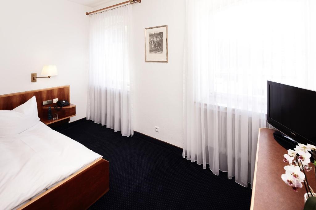 Hotel Burgmeier Дахау Номер фото